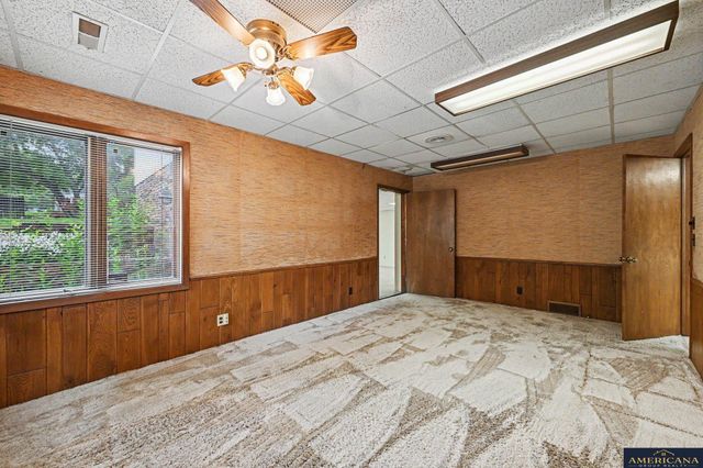 9916 Devonshire Drive, Omaha, NE 68114