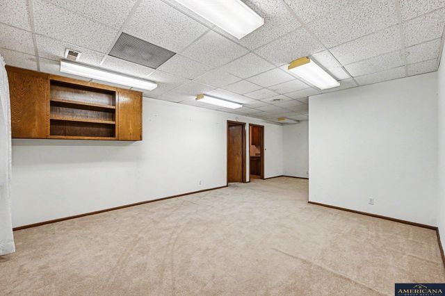 9916 Devonshire Drive, Omaha, NE 68114