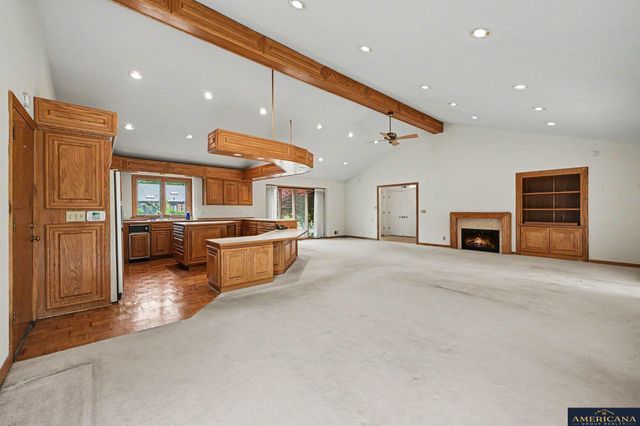 9916 Devonshire Drive, Omaha, NE 68114