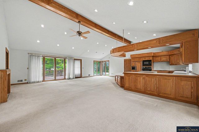 9916 Devonshire Drive, Omaha, NE 68114