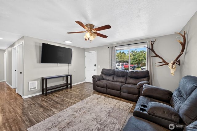 405 Johnson ST, Enumclaw, WA 98022