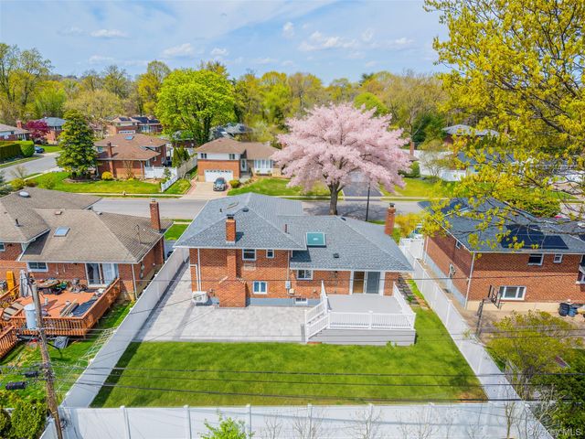 19 Birchwood Park Drive, Syosset, NY 11791