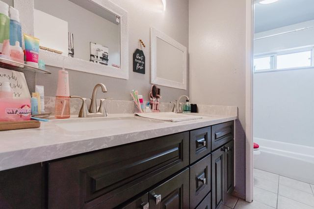 2323 Shropshire Dr, Stockton, CA 95209