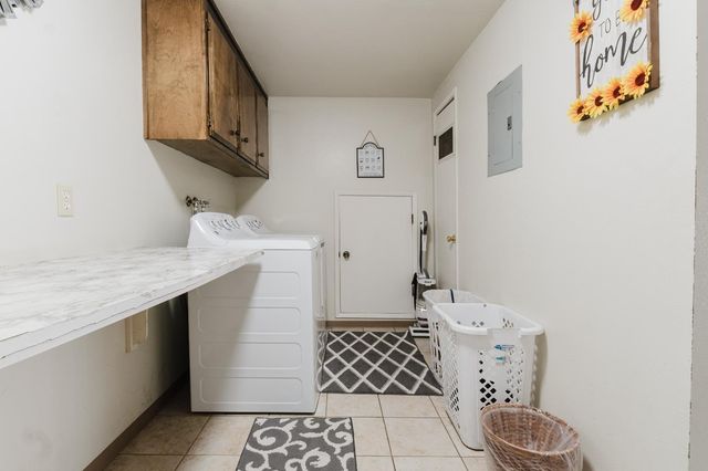 2323 Shropshire Dr, Stockton, CA 95209