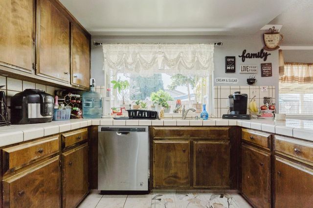 2323 Shropshire Dr, Stockton, CA 95209