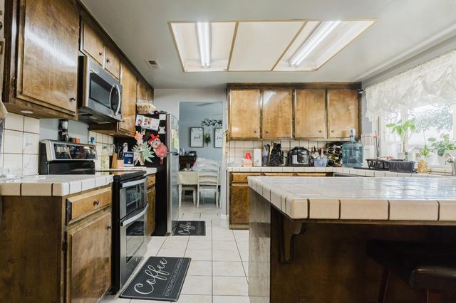 2323 Shropshire Dr, Stockton, CA 95209