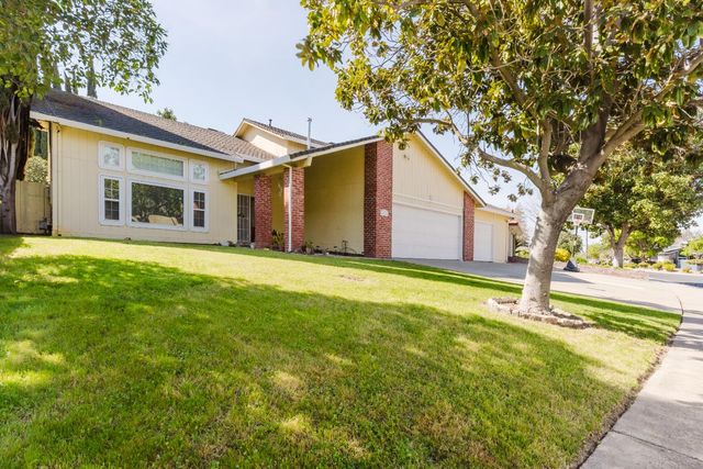 2323 Shropshire Dr, Stockton, CA 95209