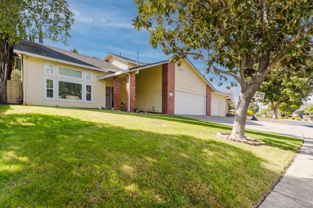 2323 Shropshire Dr, Stockton, CA 95209