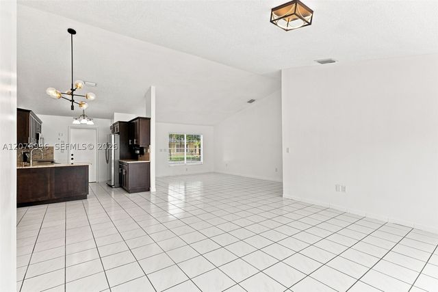 19181 NW 89th Ave 1, Hialeah, FL 33018