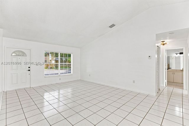 19181 NW 89th Ave 1, Hialeah, FL 33018