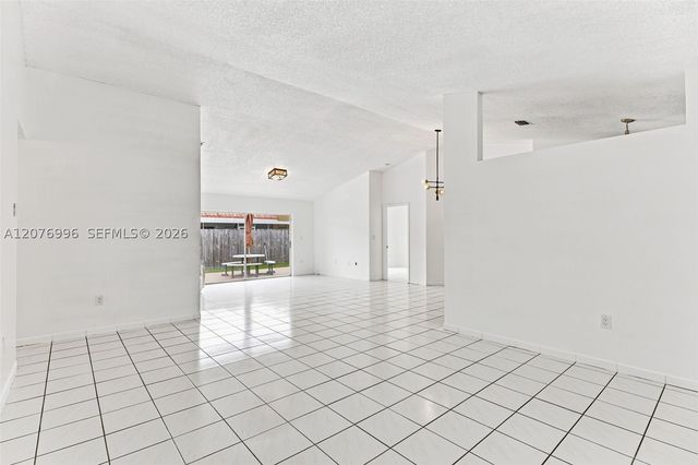 19181 NW 89th Ave 1, Hialeah, FL 33018