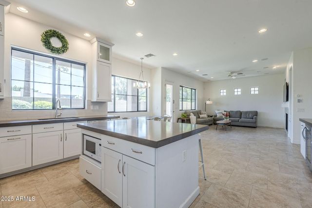 3812 E CAMELBACK Road, Phoenix, AZ 85018