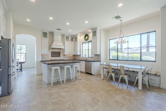 3812 E CAMELBACK Road, Phoenix, AZ 85018