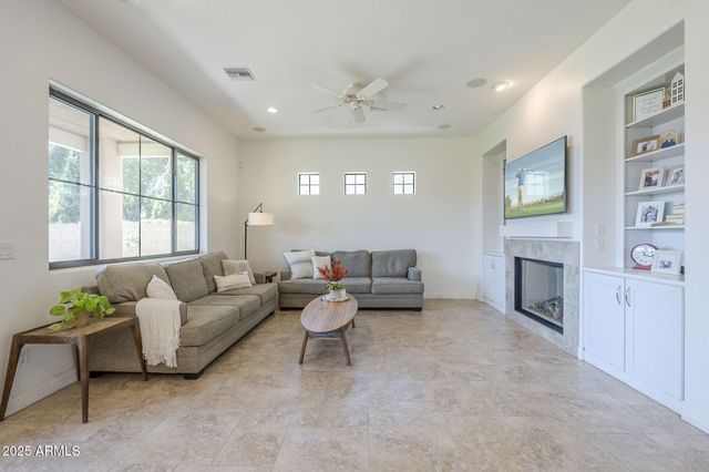 3812 E CAMELBACK Road, Phoenix, AZ 85018