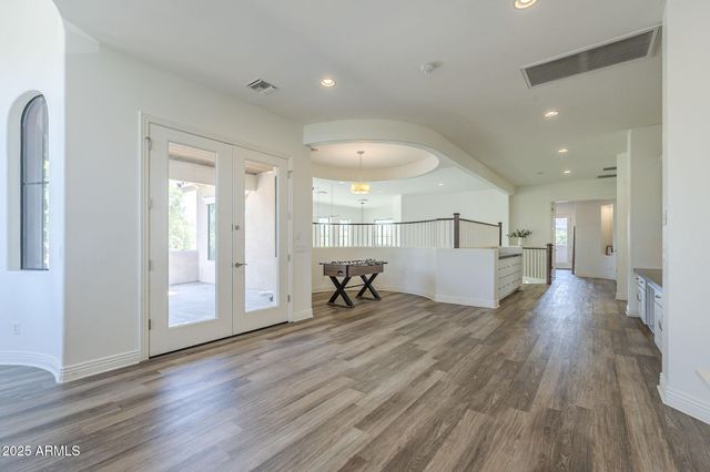 3812 E CAMELBACK Road, Phoenix, AZ 85018