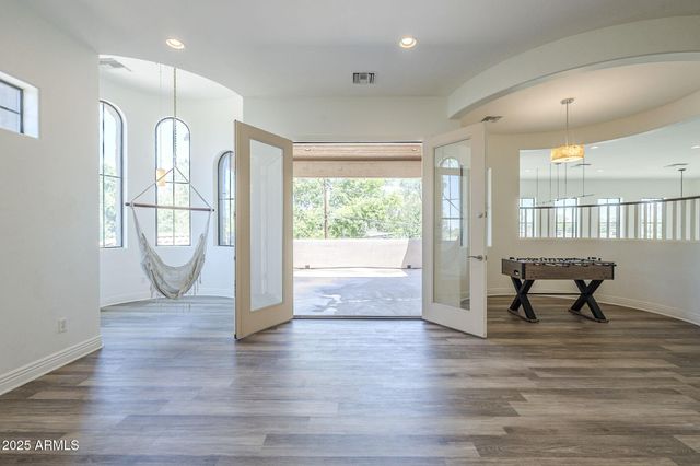 3812 E CAMELBACK Road, Phoenix, AZ 85018