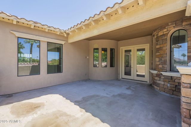 3812 E CAMELBACK Road, Phoenix, AZ 85018