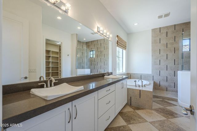 3812 E CAMELBACK Road, Phoenix, AZ 85018