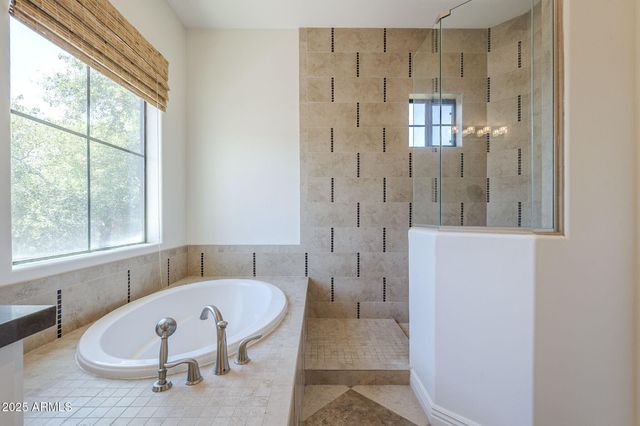 3812 E CAMELBACK Road, Phoenix, AZ 85018