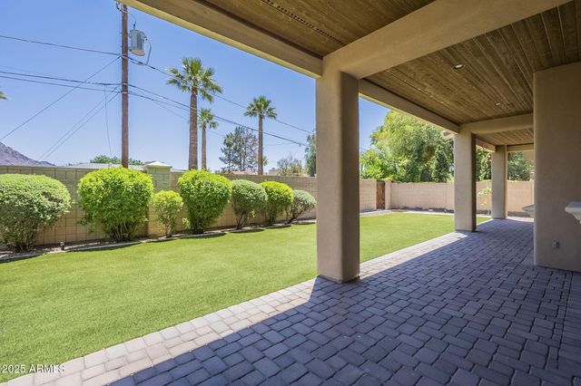 3812 E CAMELBACK Road, Phoenix, AZ 85018