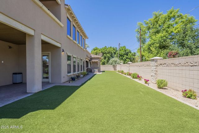 3812 E CAMELBACK Road, Phoenix, AZ 85018