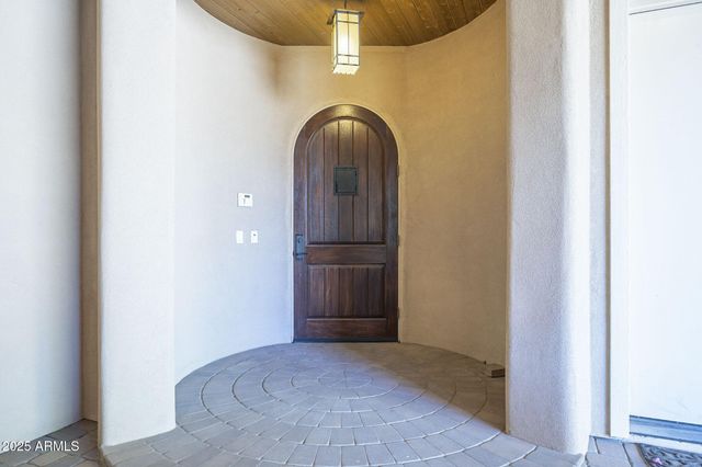 3812 E CAMELBACK Road, Phoenix, AZ 85018