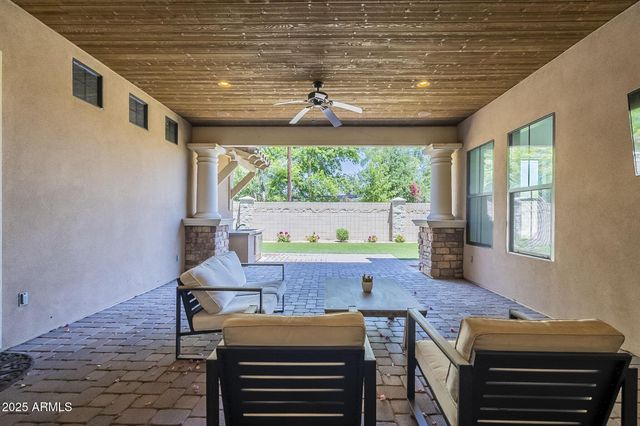 3812 E CAMELBACK Road, Phoenix, AZ 85018