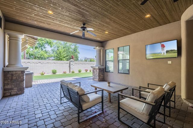 3812 E CAMELBACK Road, Phoenix, AZ 85018