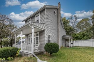 381 Center St, Phillipsburg Town, NJ 08865