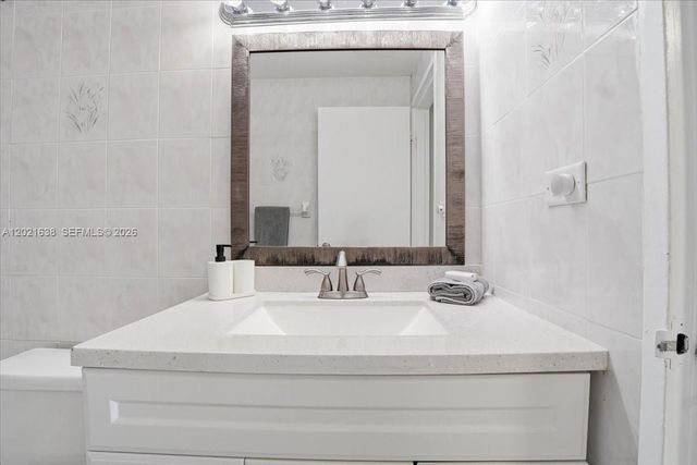 5601 Collins Ave 1517, Miami Beach, FL 33140