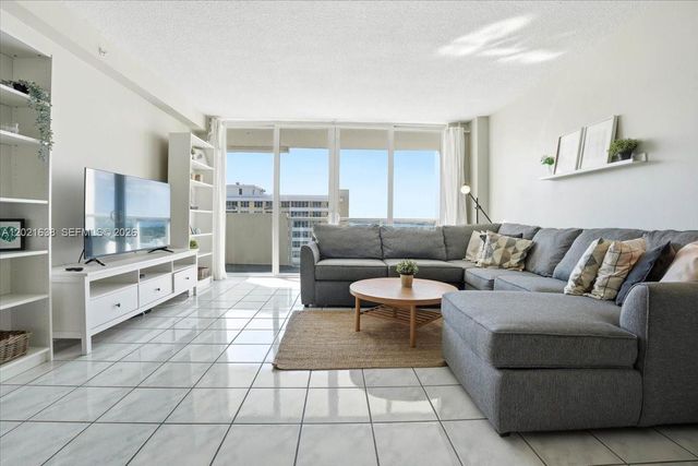 5601 Collins Ave 1517, Miami Beach, FL 33140