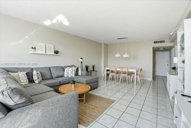 5601 Collins Ave 1517, Miami Beach, FL 33140