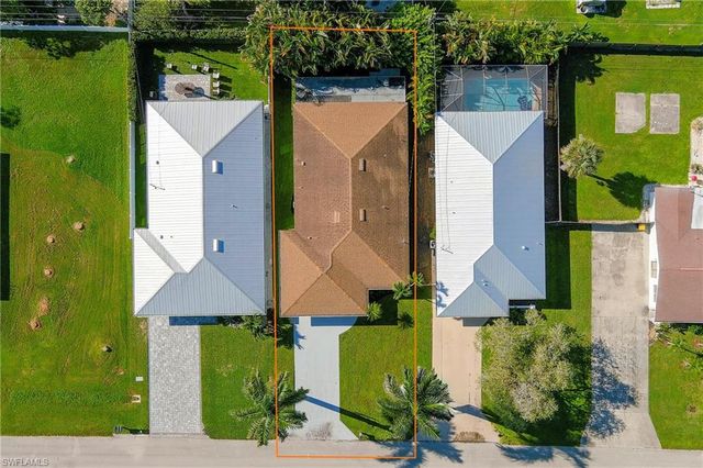 670 103RD AVE N, Naples, FL 34108