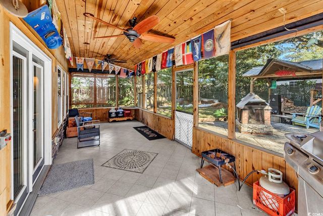 211 Chesapeake Ln., Murrells Inlet, SC 29576