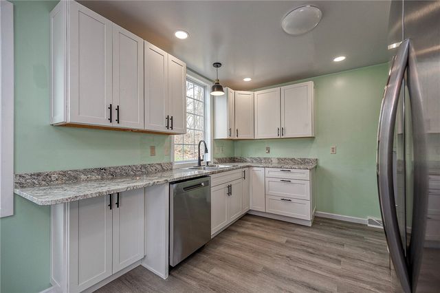 910 Burton Avenue, Youngwood, PA 15697
