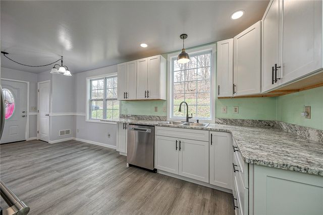 910 Burton Avenue, Youngwood, PA 15697