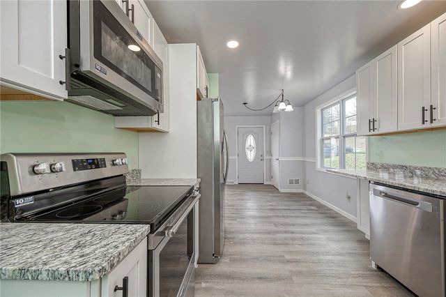 910 Burton Avenue, Youngwood, PA 15697