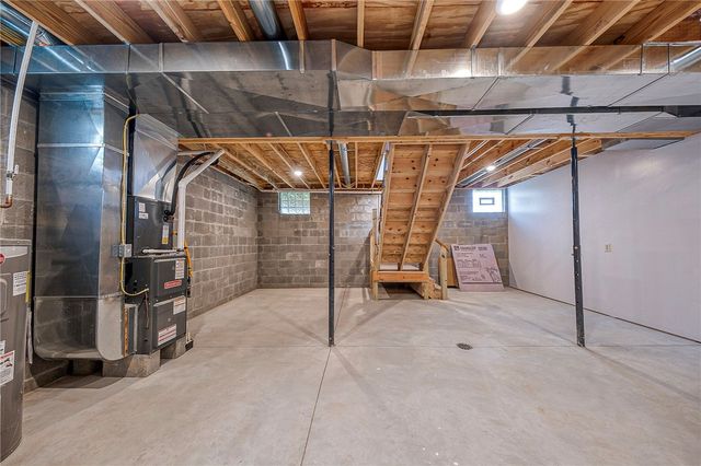 910 Burton Avenue, Youngwood, PA 15697