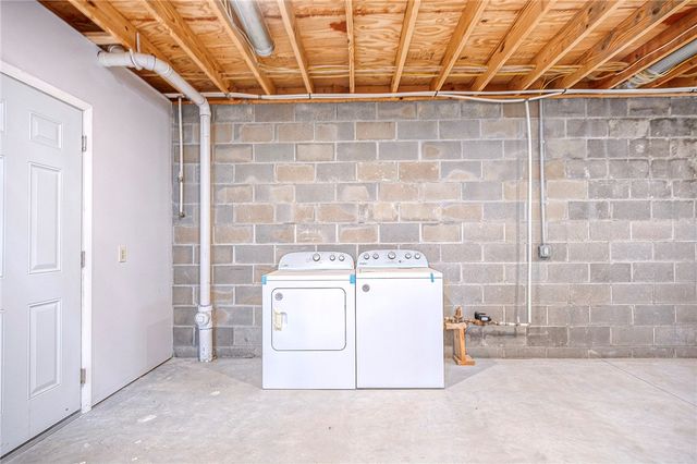 910 Burton Avenue, Youngwood, PA 15697