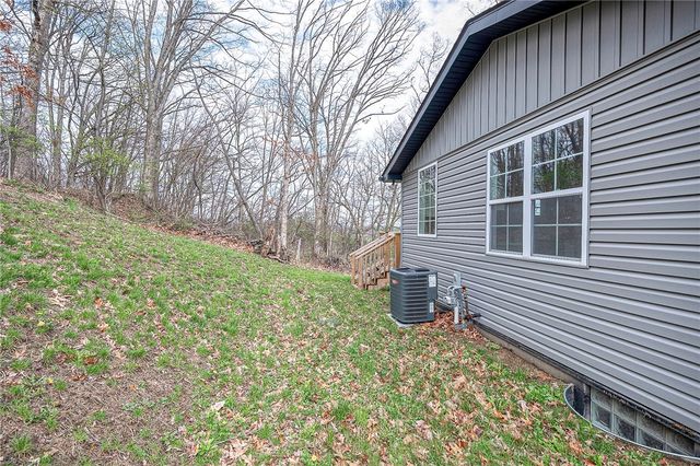 910 Burton Avenue, Youngwood, PA 15697