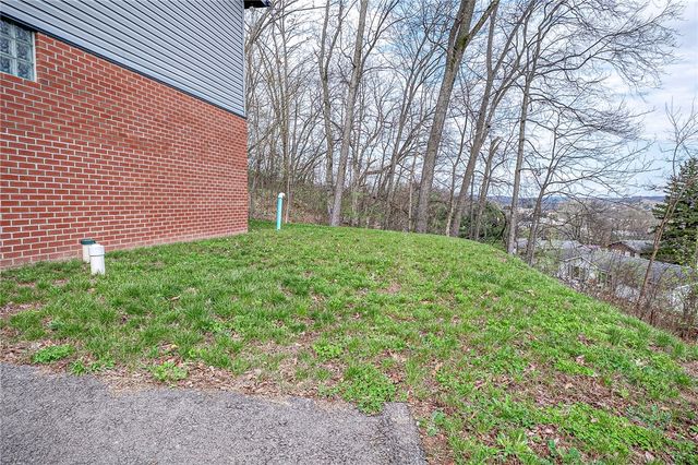 910 Burton Avenue, Youngwood, PA 15697