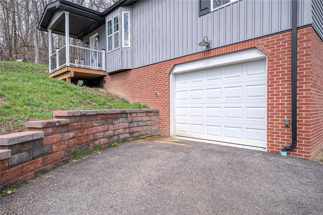 910 Burton Avenue, Youngwood, PA 15697