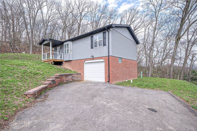 910 Burton Avenue, Youngwood, PA 15697