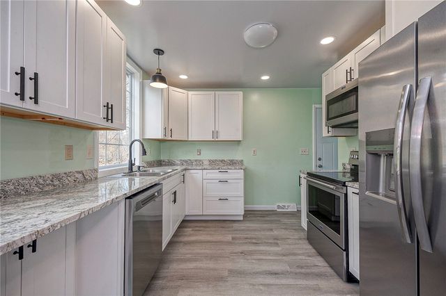 910 Burton Avenue, Youngwood, PA 15697