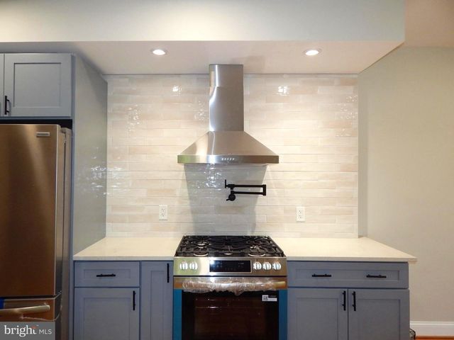 301 CORNWALL ST, Baltimore, MD 21224