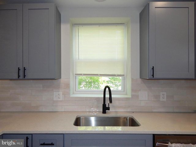 301 CORNWALL ST, Baltimore, MD 21224