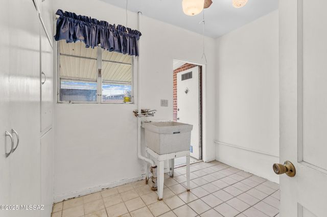 4858 E Cooper Street, Tucson, AZ 85711