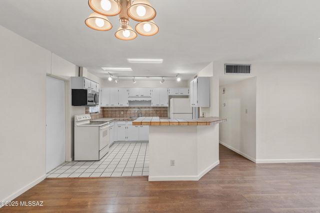 4858 E Cooper Street, Tucson, AZ 85711