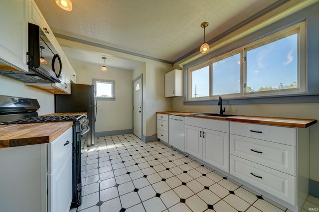 805 N Indiana Avenue, Auburn, IN 46706