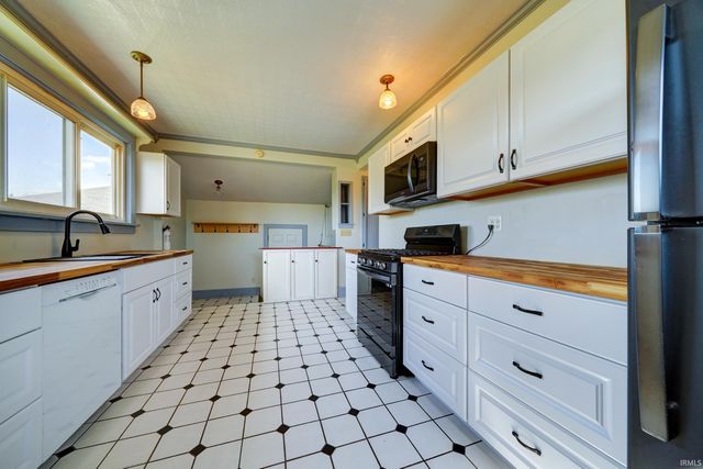 805 N Indiana Avenue, Auburn, IN 46706